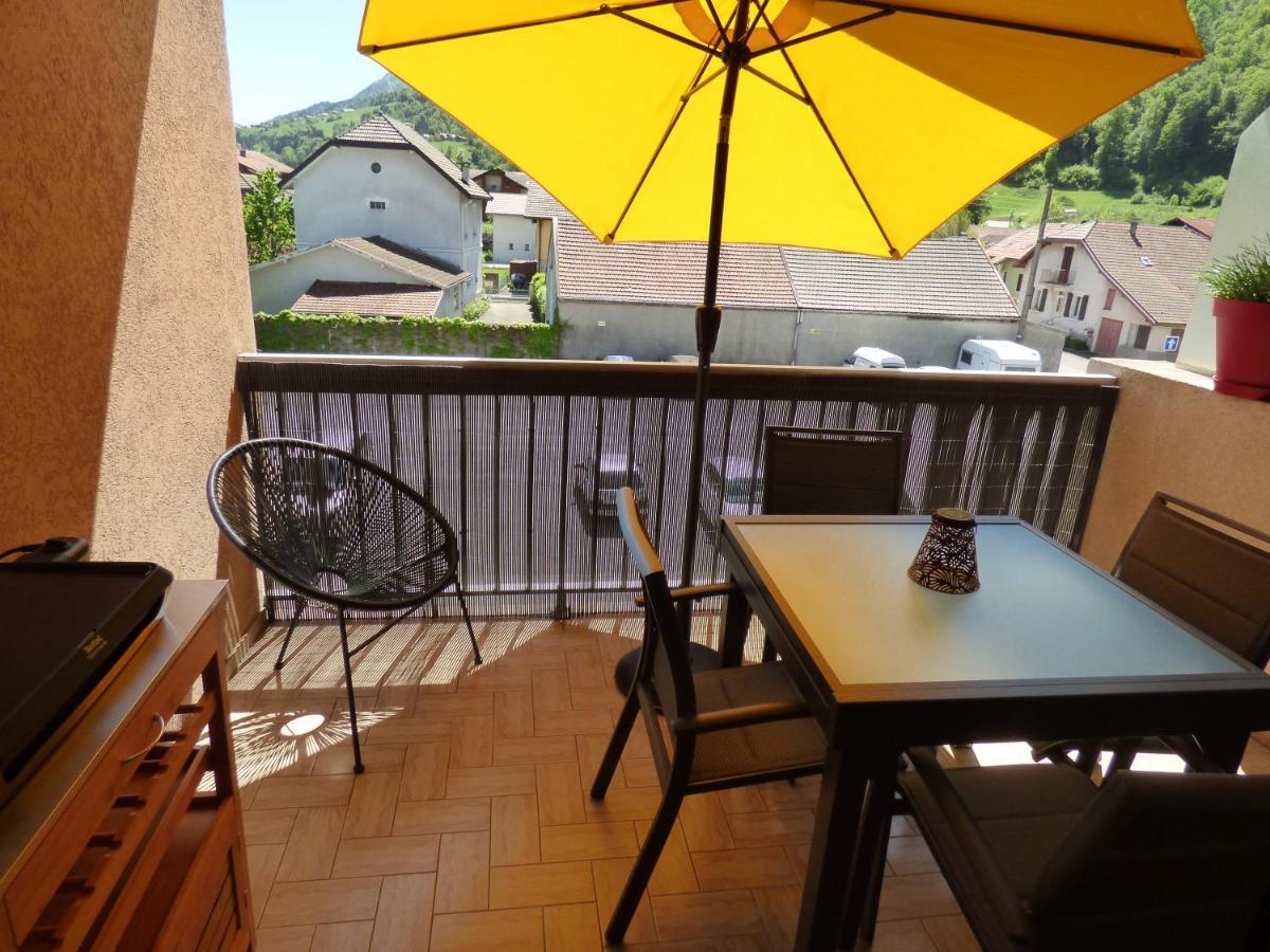 Agreable 2 Pieces Au Coeur De Thones Apartment Exterior foto