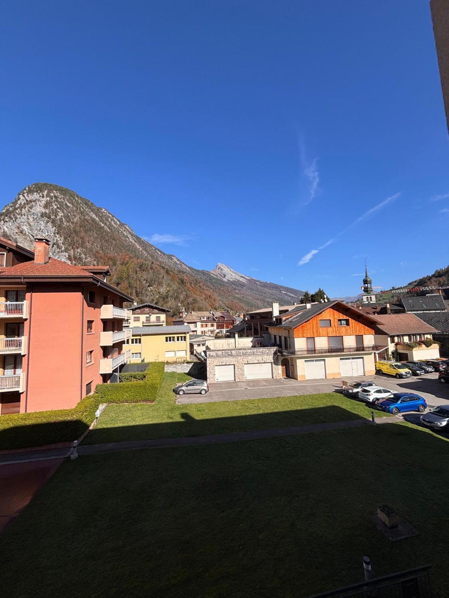 Agreable 2 Pieces Au Coeur De Thones Apartment Exterior foto