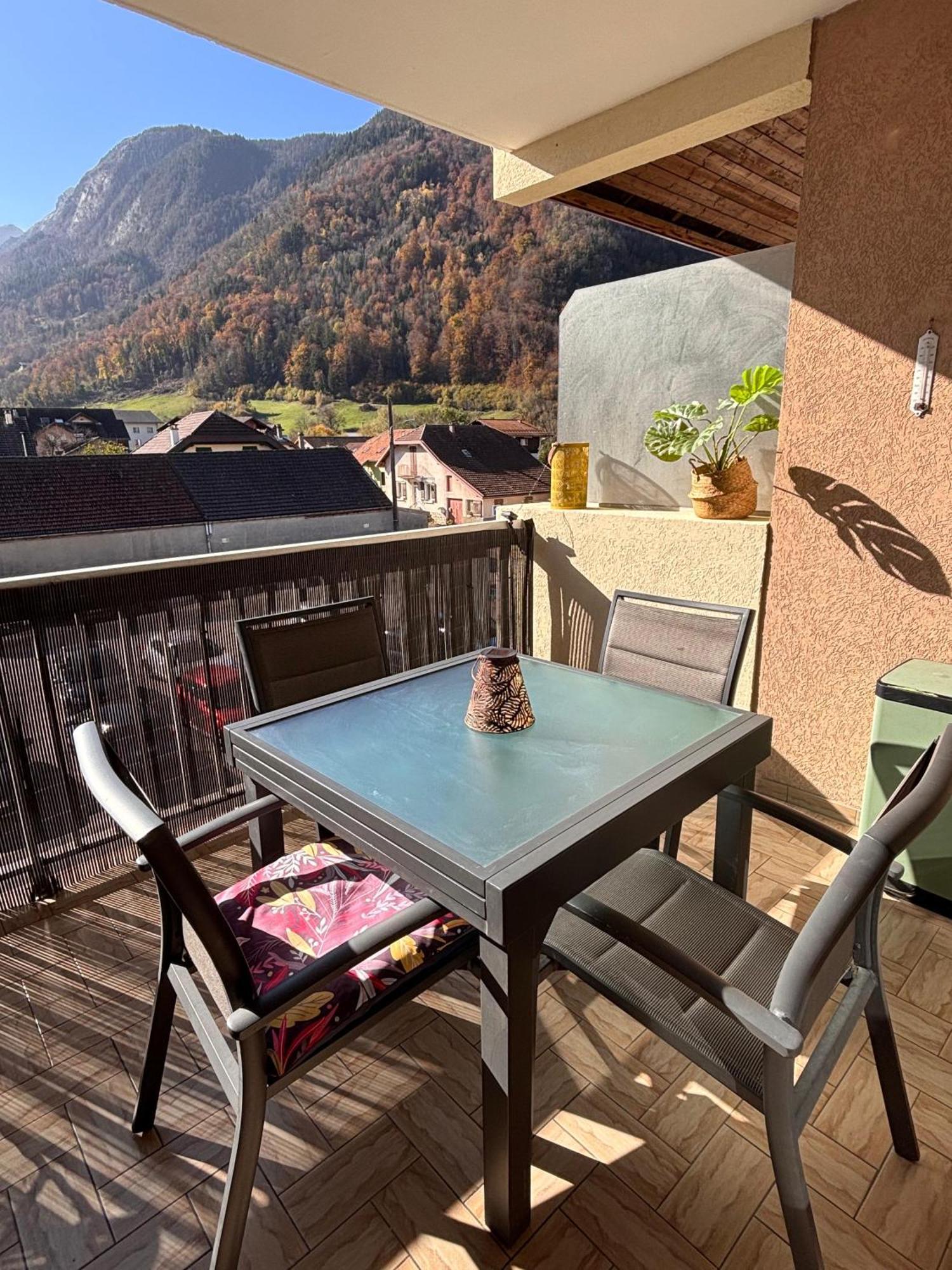 Agreable 2 Pieces Au Coeur De Thones Apartment Exterior foto