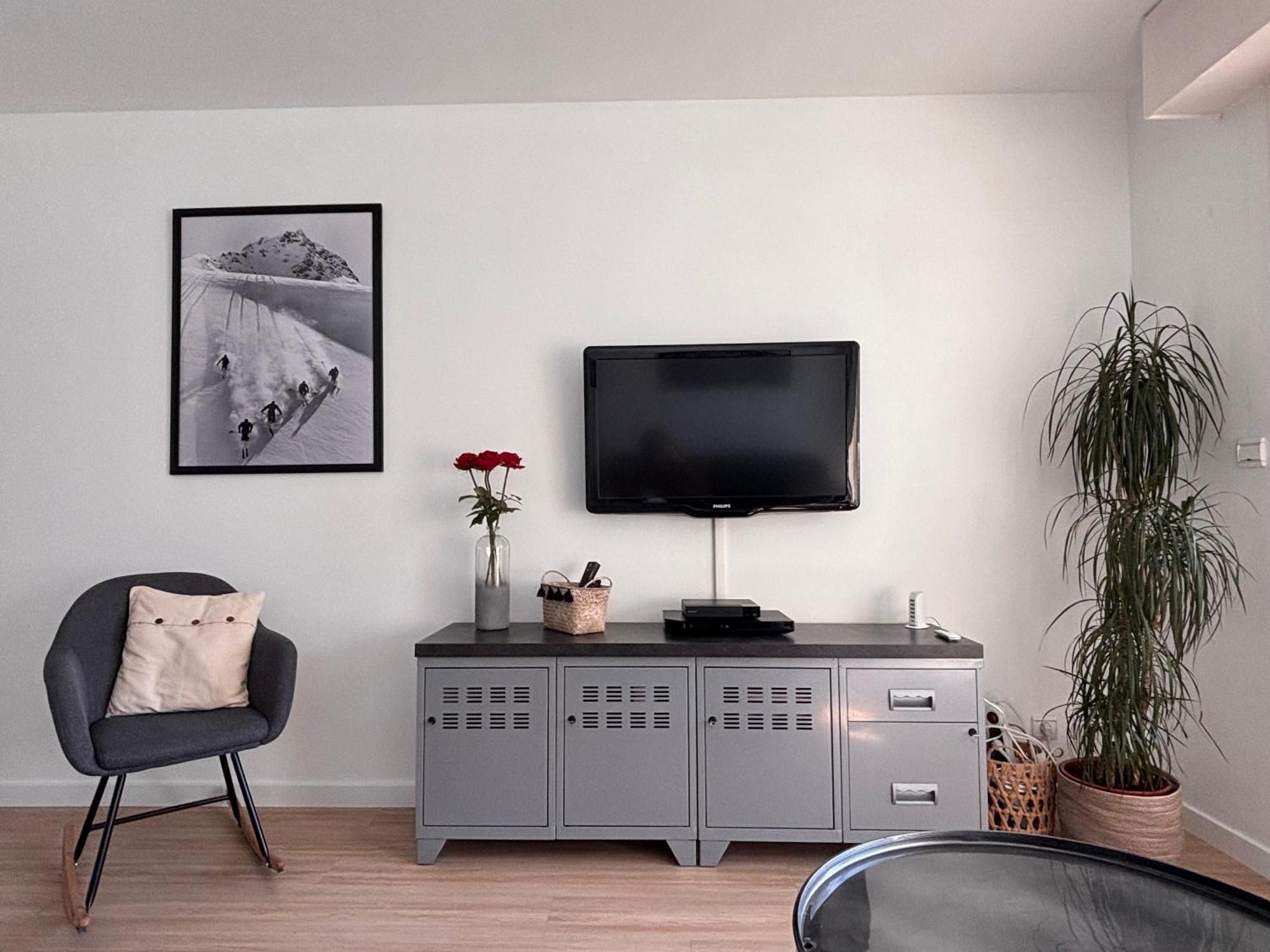 Agreable 2 Pieces Au Coeur De Thones Apartment Exterior foto