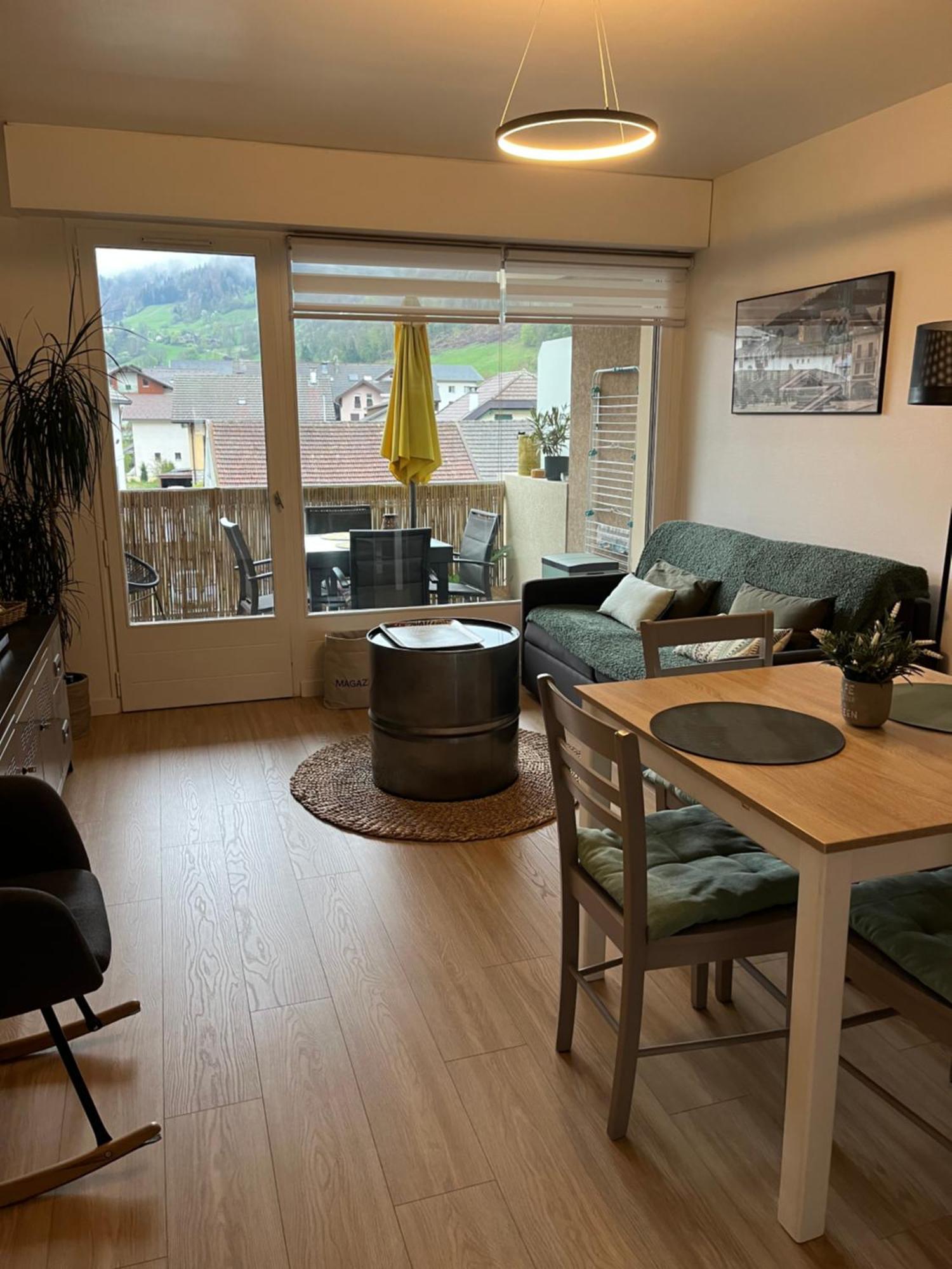 Agreable 2 Pieces Au Coeur De Thones Apartment Exterior foto